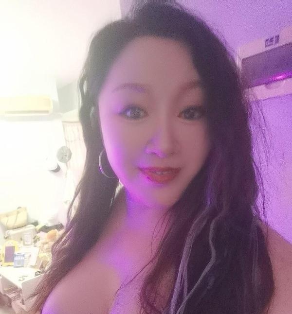 西发街白虎丽丽