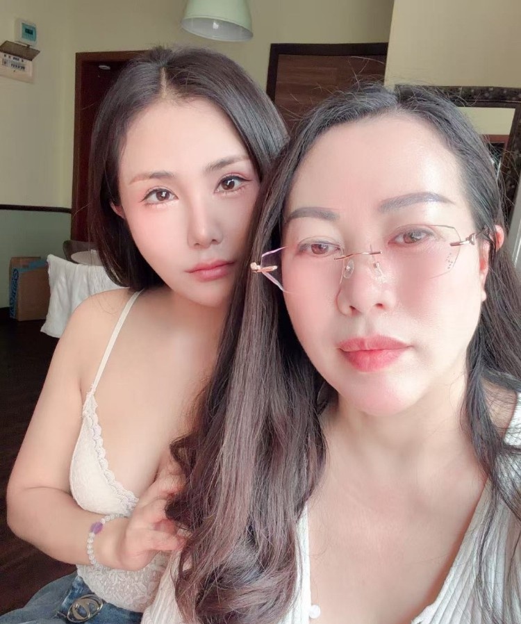 建邺双飞母女