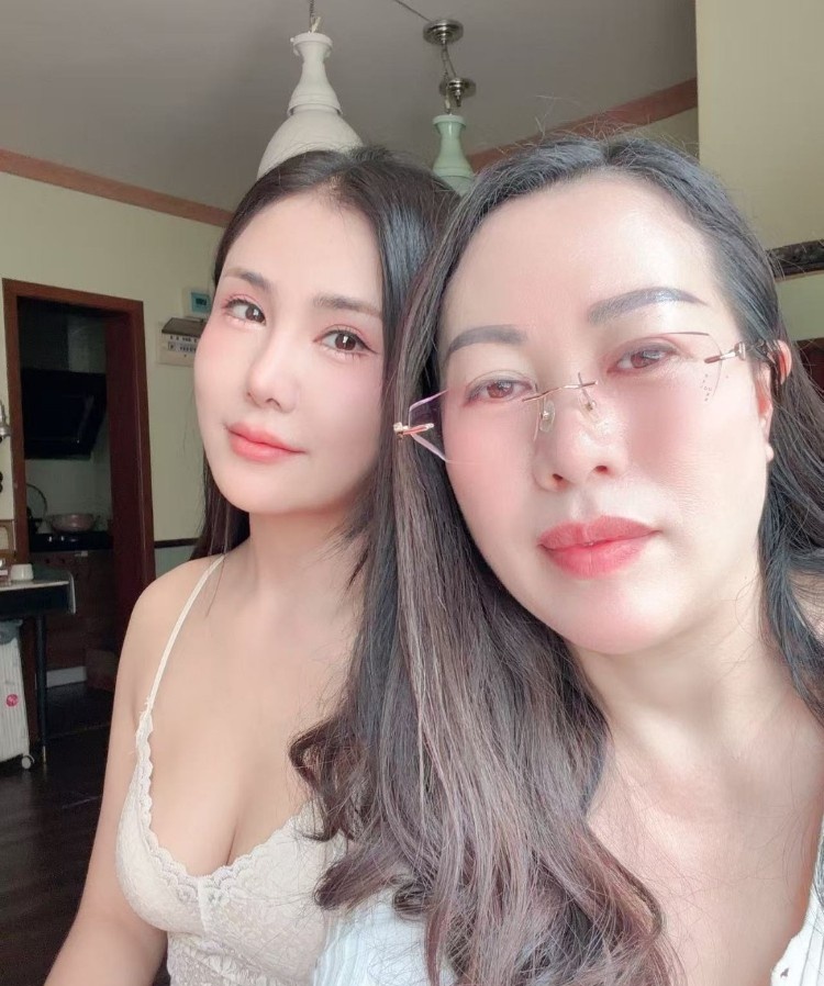 建邺双飞母女