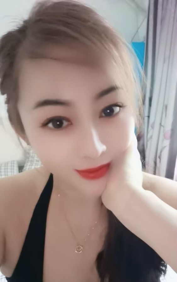 风骚大骨架老板娘