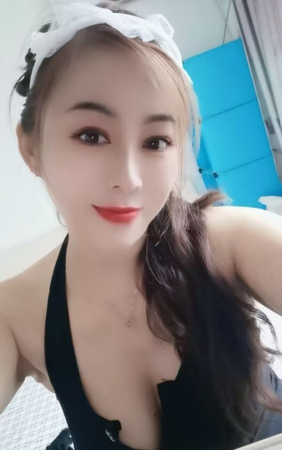 风骚大骨架老板娘