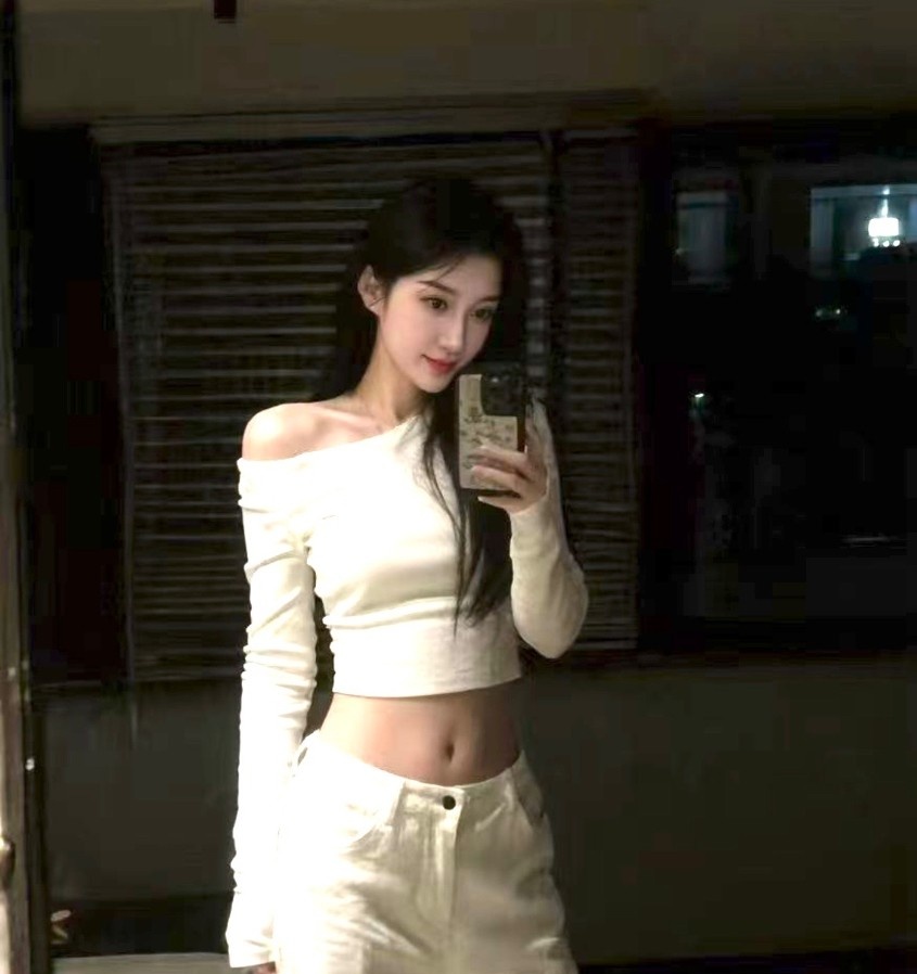市中风骚桃子小妹