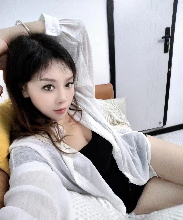 苏州天然D胸翘臀少妇