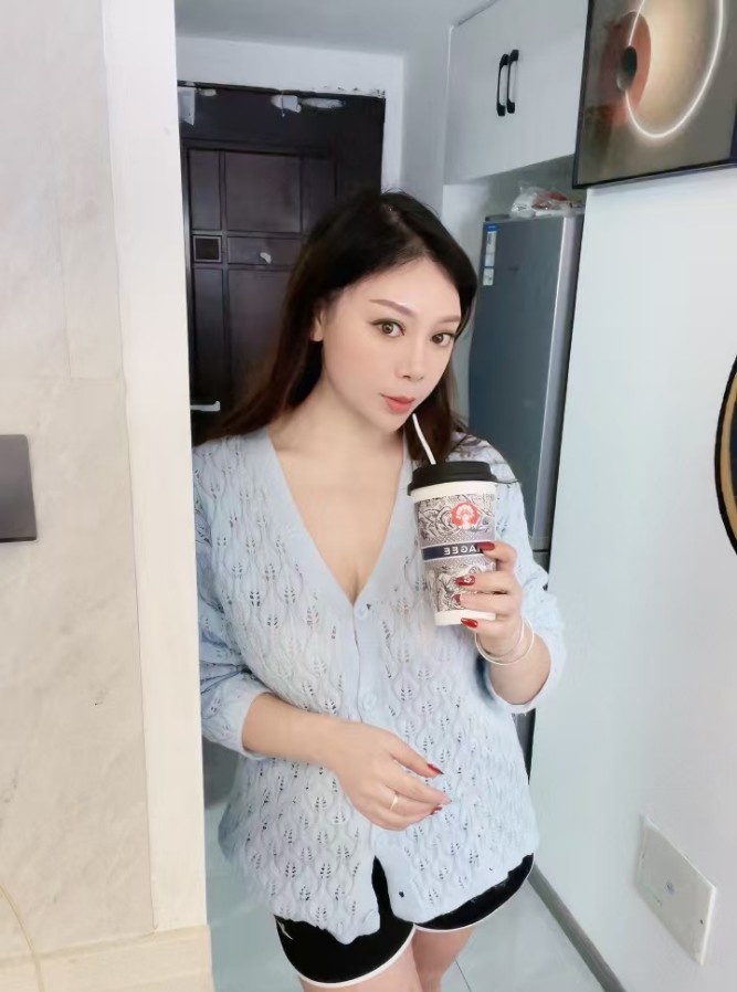 苏州天然D胸翘臀少妇