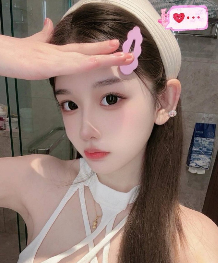 朝阳肤白颜值嫩妹