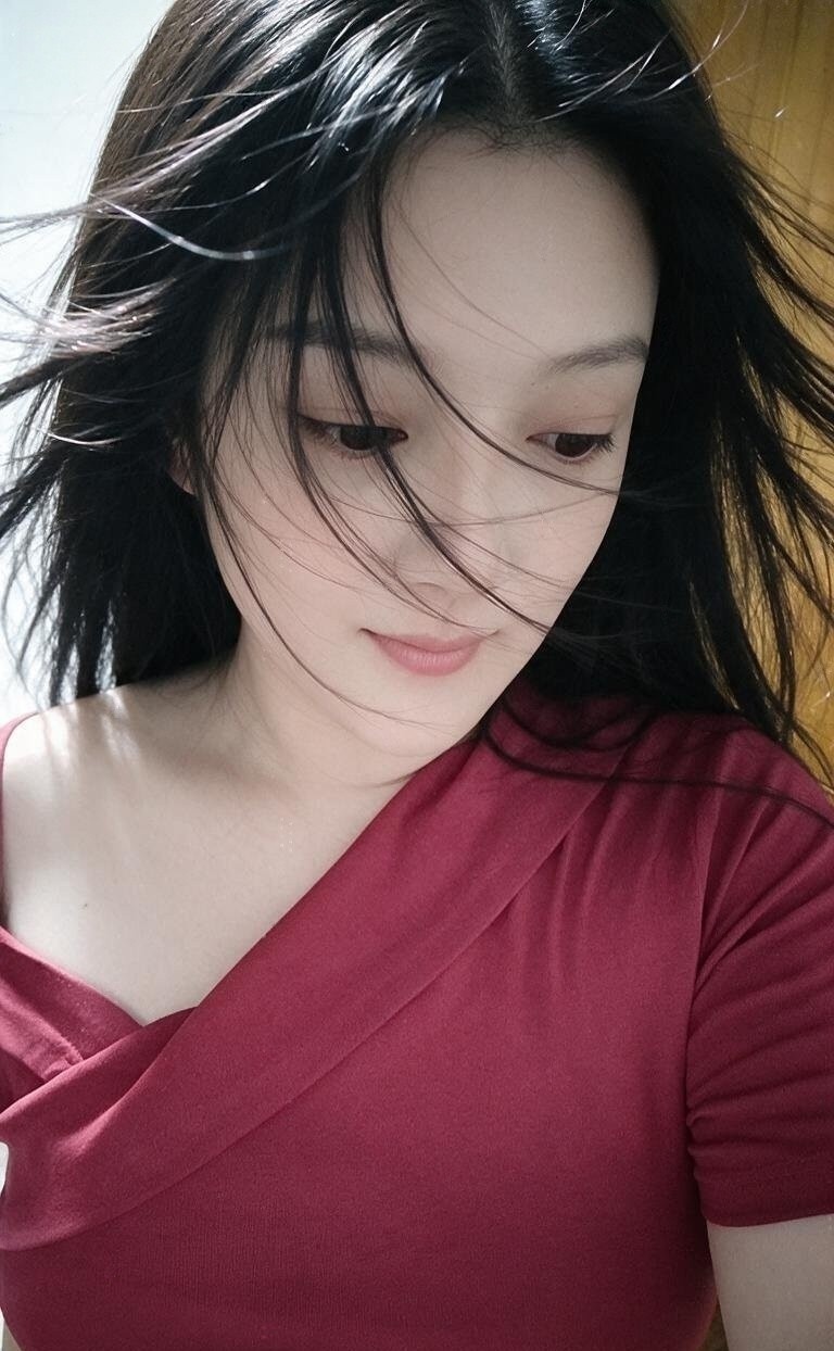 爱穿黑丝的奶糖