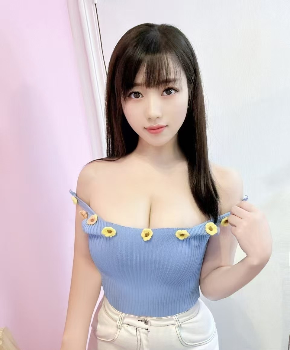 大奶女友萌萌