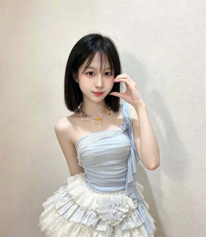 台州市清纯学生妹下海兼职，粉嫩鲍超多汁(可外出)