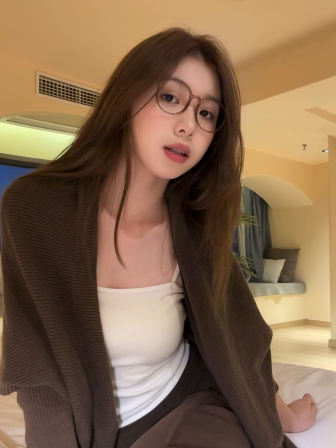 性价比超高能玩颜射SM调教风韵大胸妹妹