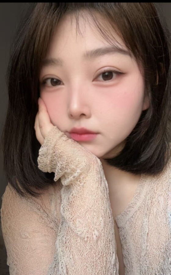 清纯短发美女