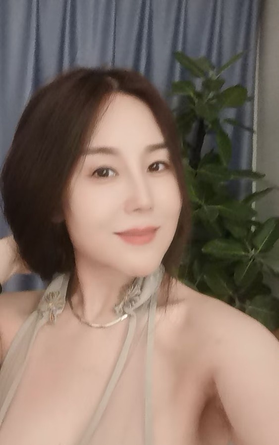 舌精三通老板娘