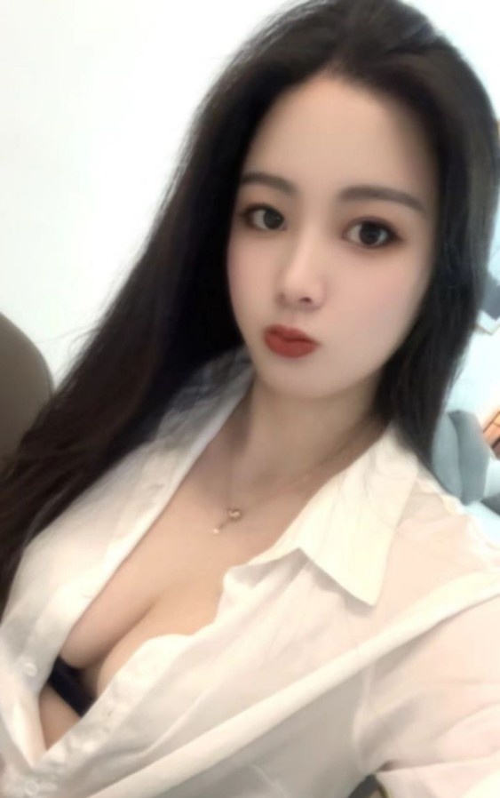 大胸水多小姐姐