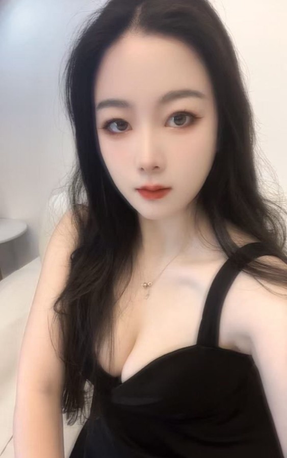 大胸水多小姐姐