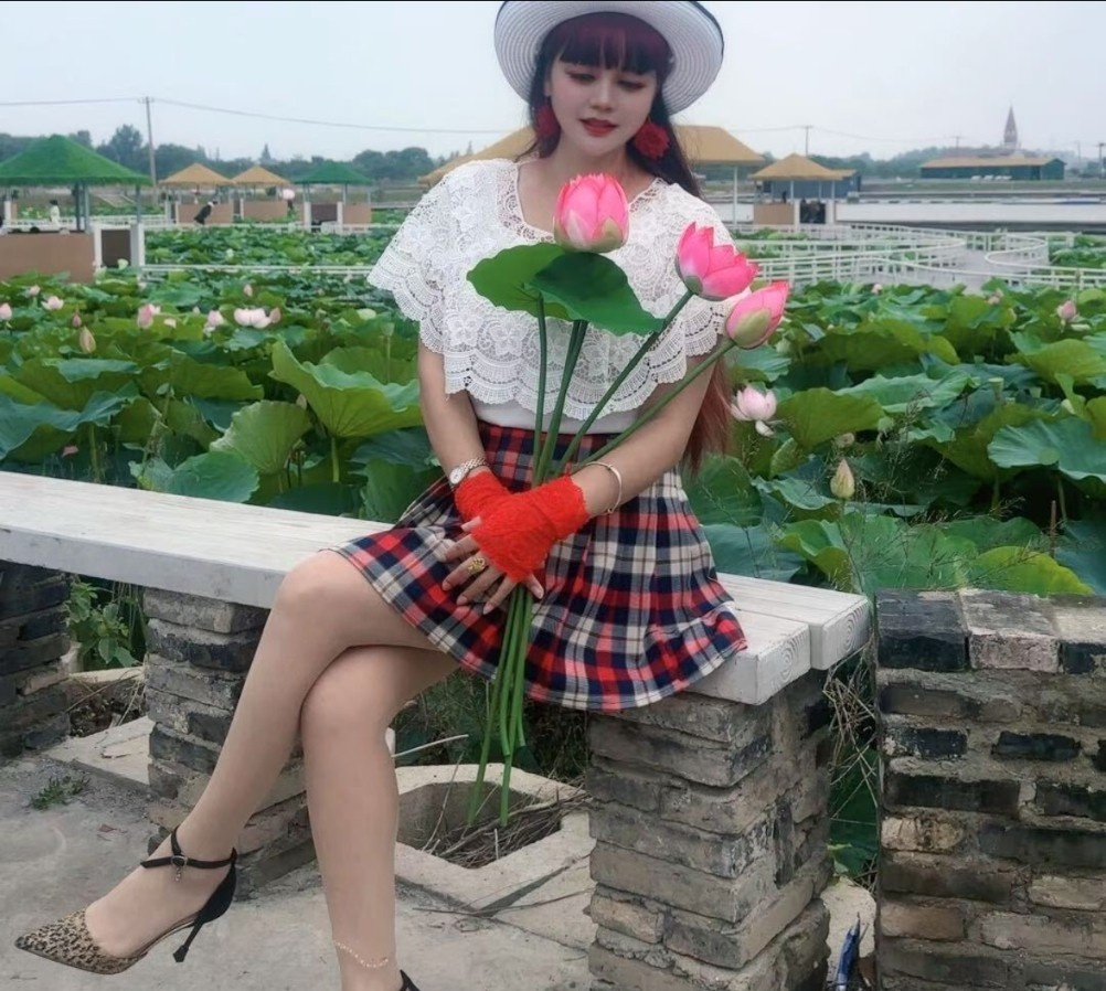 兼职少妇，胸大挺拔