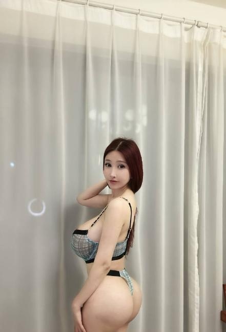 S型身材高挑巨乳老师