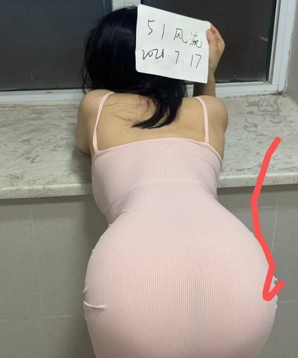 肥臀嫩妹甜甜
