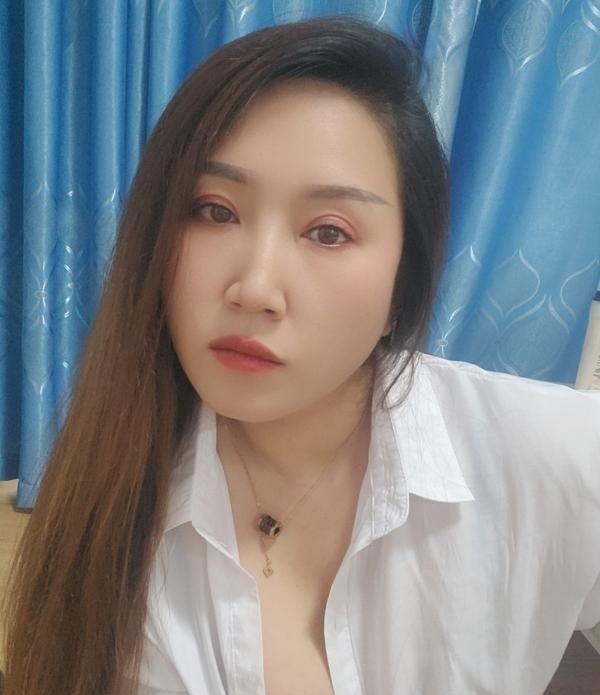 长发美女少妇