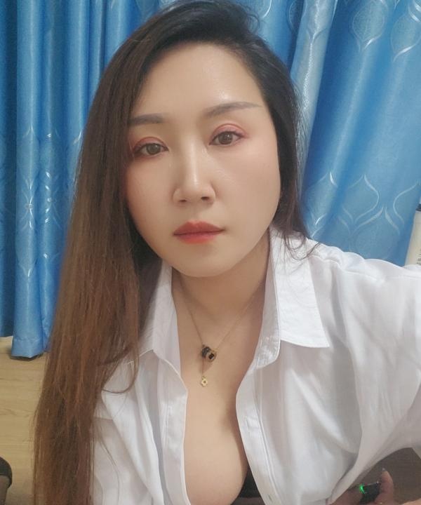 长发美女少妇