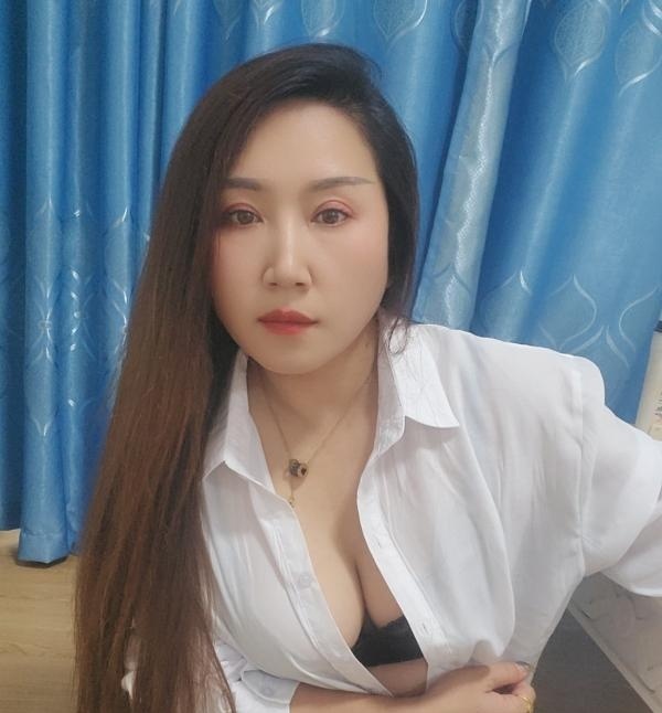 长发美女少妇