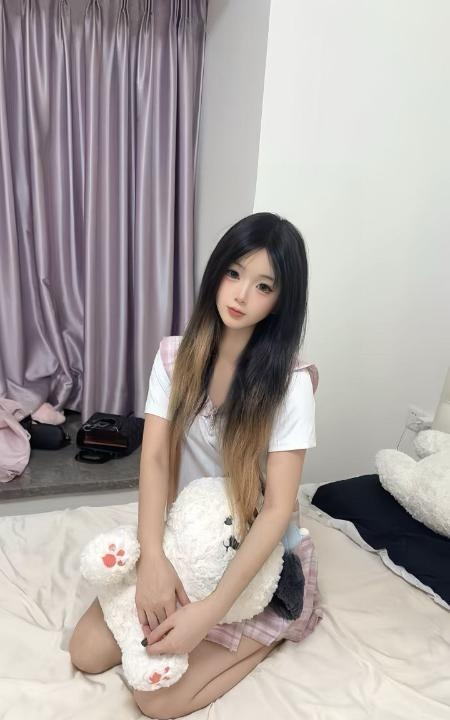 皮肤白嫩女友感妹子
