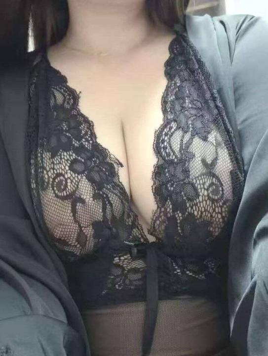大奶毒龙丹妮