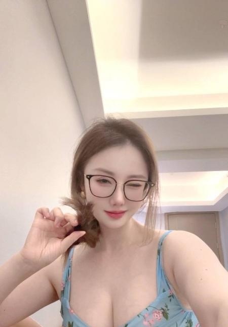 高挑大奶子御姐
