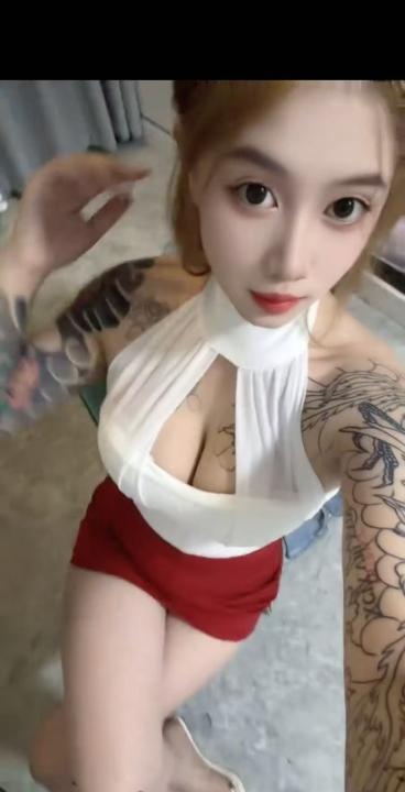 江岸大胸精神小妹