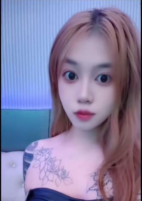 江岸大胸精神小妹