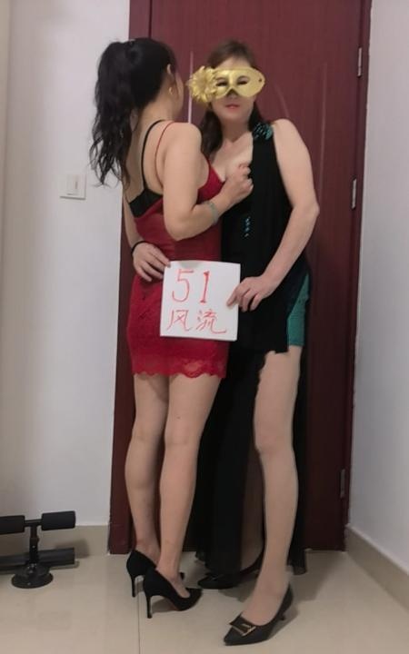 双飞两极品大长腿熟女