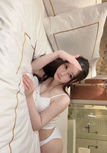 五堡翘臀妖精依琳