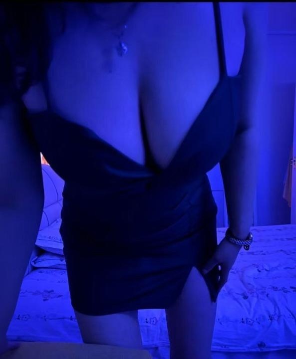 丰满大胸服务少妇