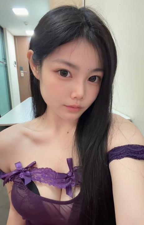紫色韵味大胸小玉