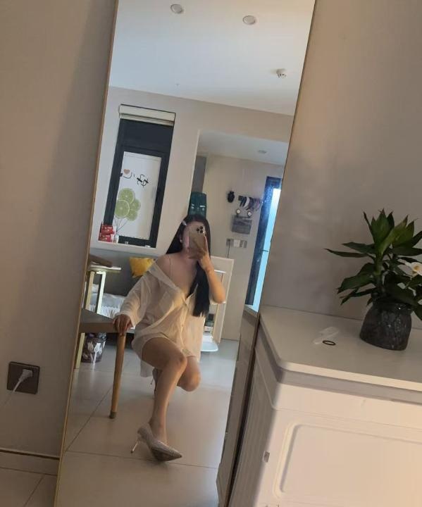 白皮御姐身材好