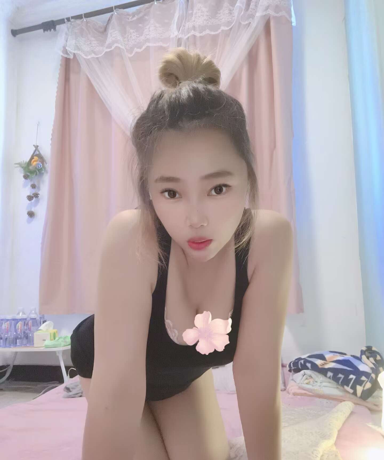 大屁股肥肥一线天