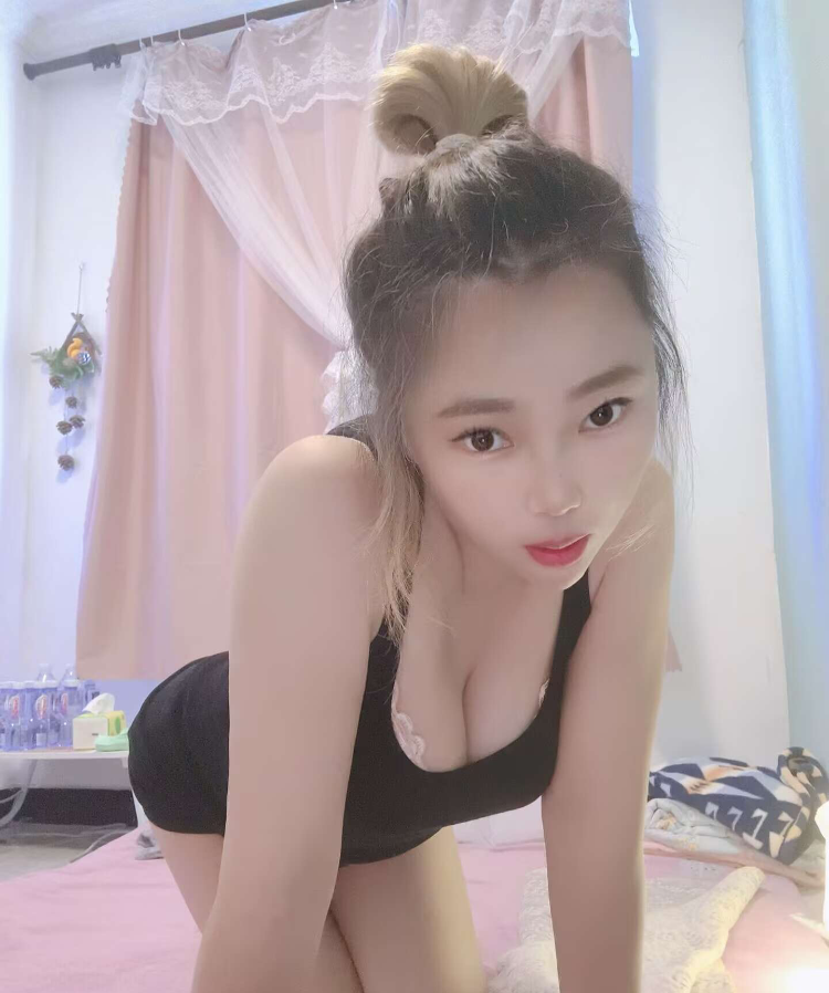 大屁股肥肥一线天