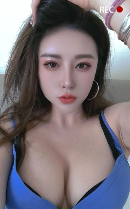 双胞胎大奶御姐
