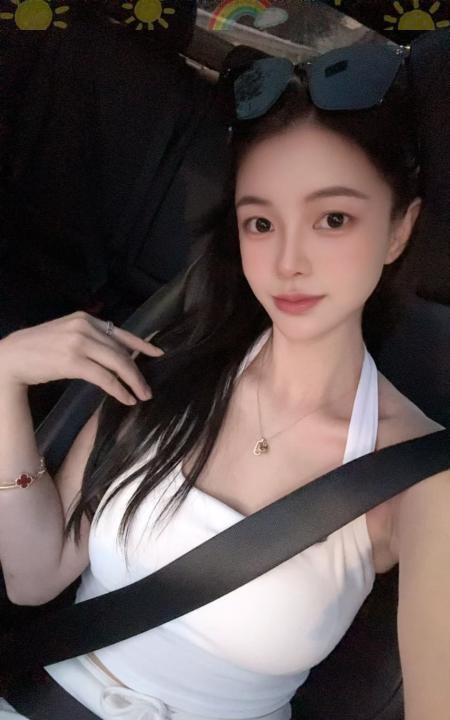 肤白蜜桃臀妹妹