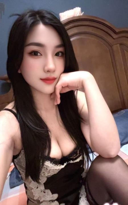 巨乳SM可3p小骚逼