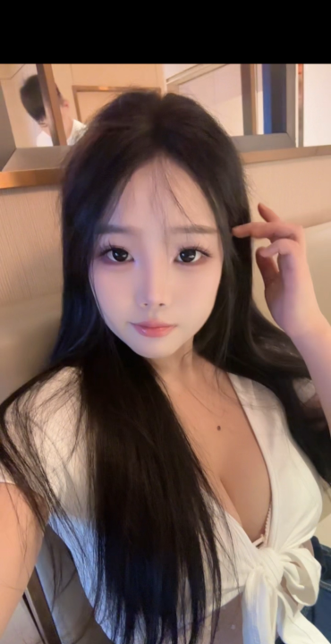 美乳嫩妹小泡泡