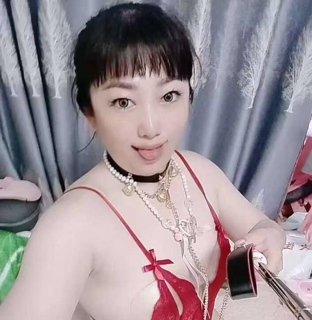 天花板服务女奴桃桃