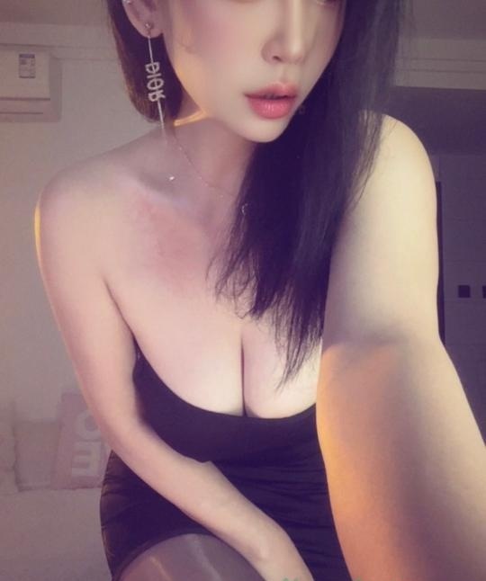 上城高挑大奶御姐