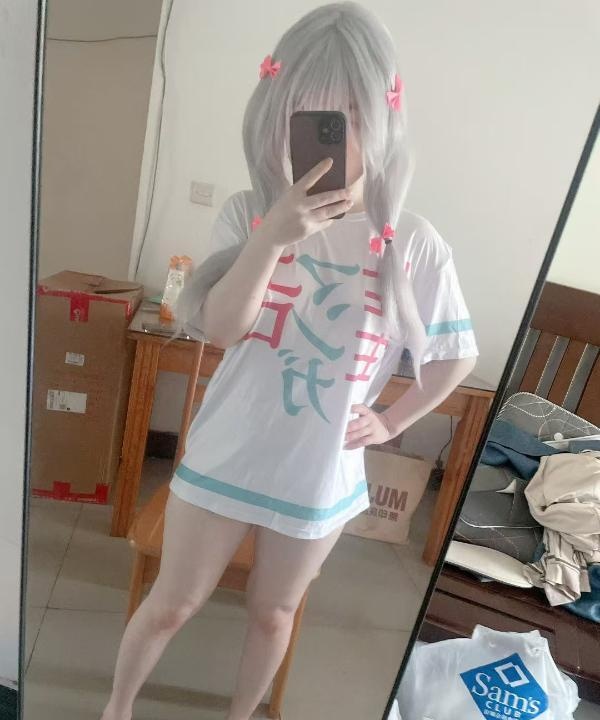 三点粉萝莉