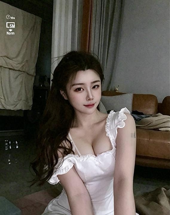 相城翘臀性感妹妹