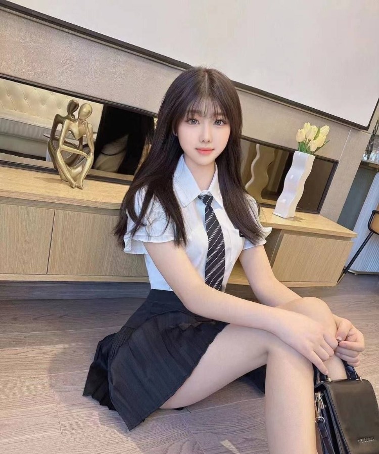 00后性价比嫩妹皮肤白很骚