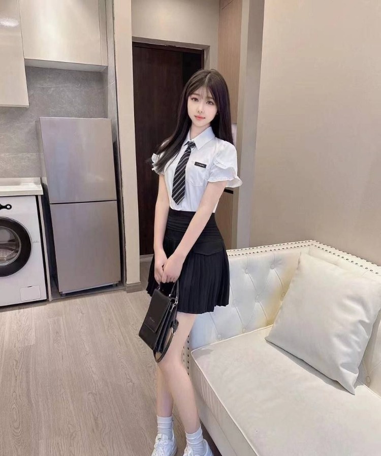 00后性价比嫩妹皮肤白很骚
