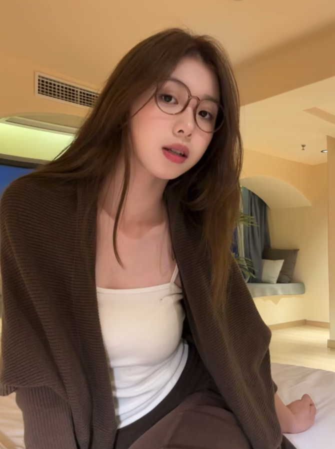 汁多爆乳肥臀能吸会夹风骚黑丝小女子