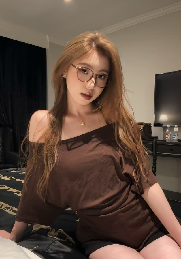 汁多爆乳肥臀能吸会夹风骚黑丝小女子