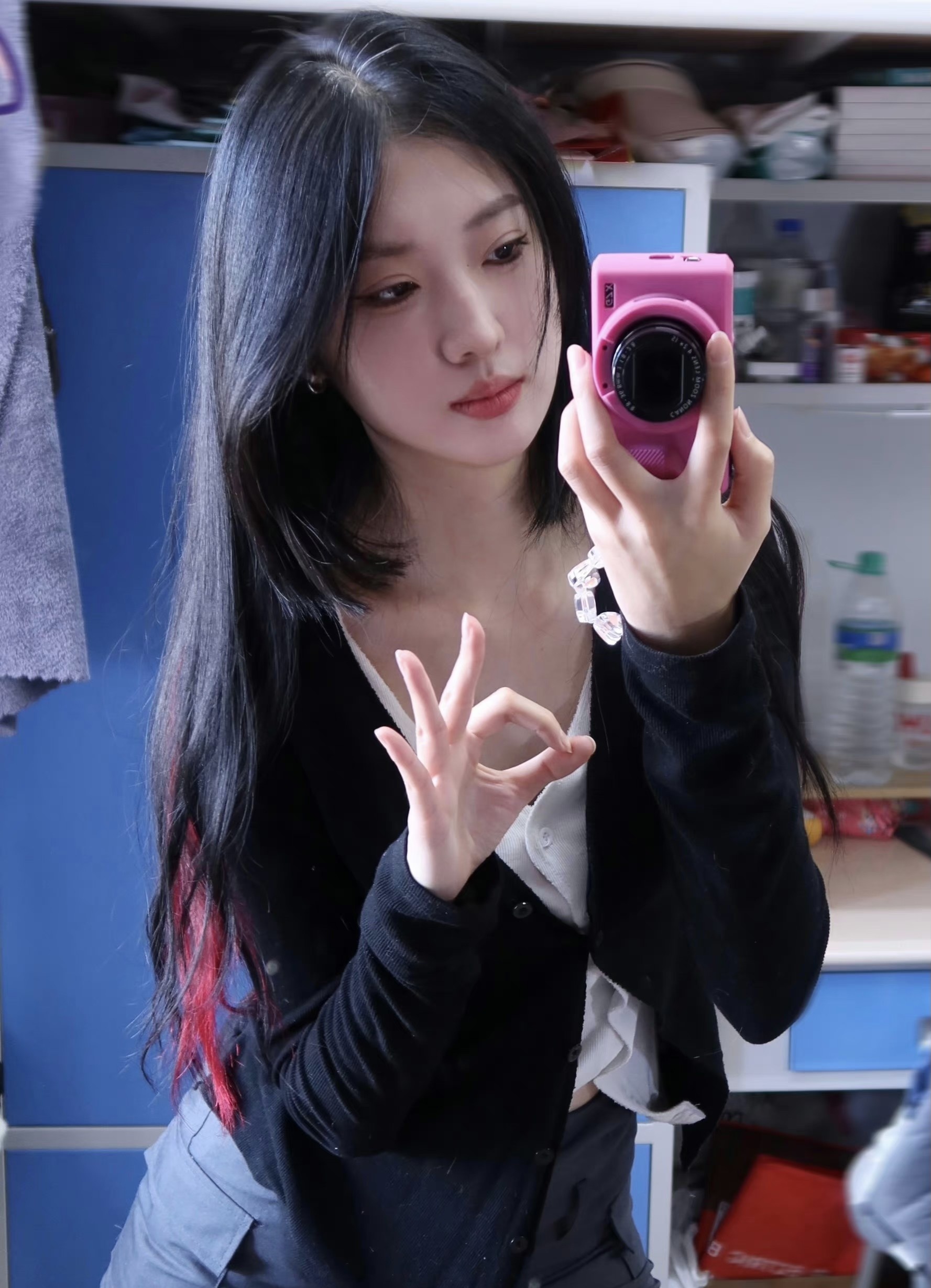清纯肤白身材曲线好