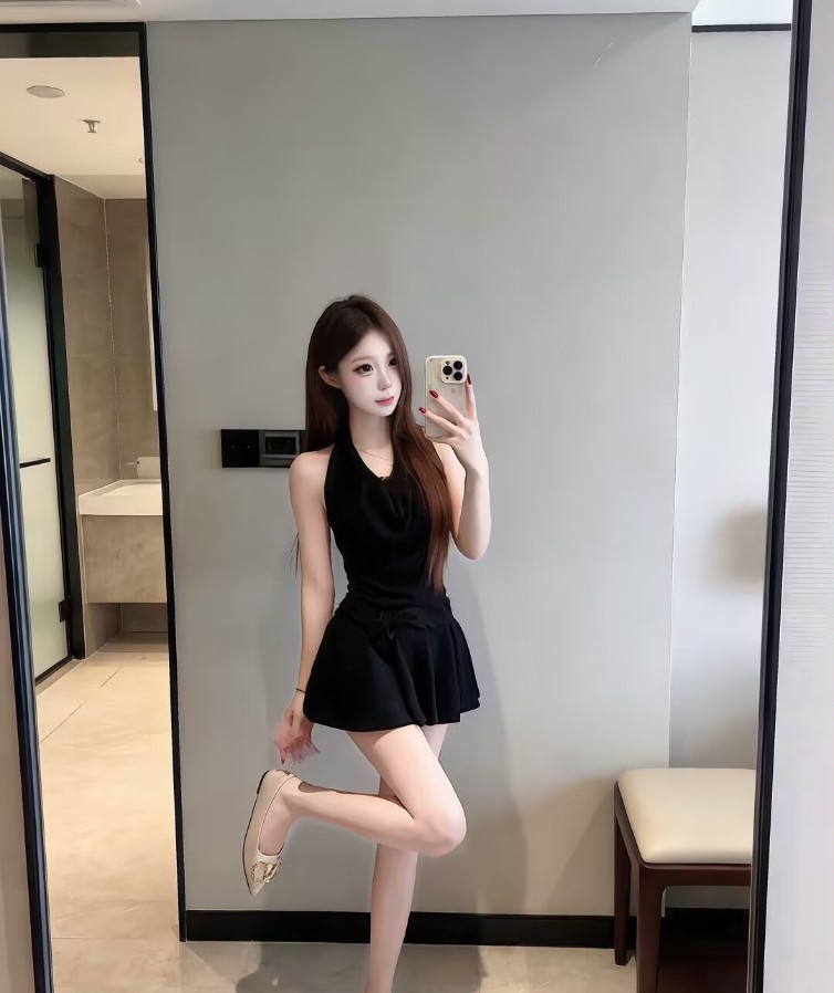 性感模特兼职人美皮肤白光滑