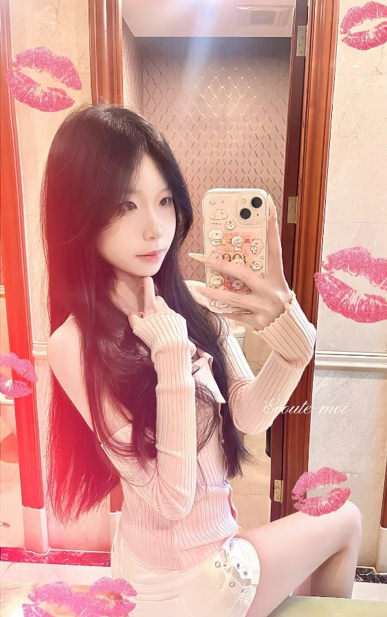 极品身材丰满美乳的嫩妹